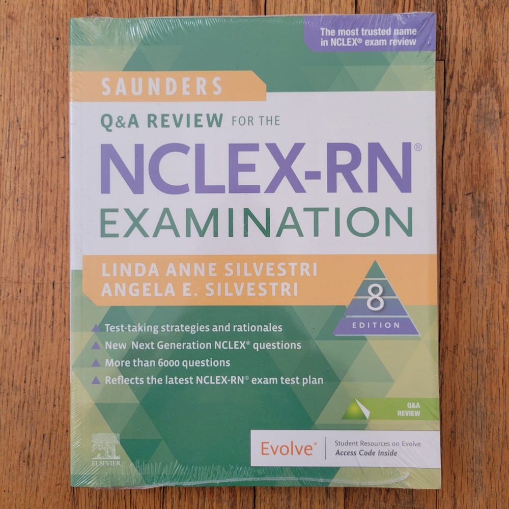 Saunders 8th Ed NCLEX RN Q&A Review Silvestri Paperback Textbook New College